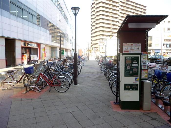 Other. Since the Hankyu Takarazuka Line "Three Kingdoms" station parking lot is equipped, Much handy even daily commuting. Because it is firmly management, It is safe.