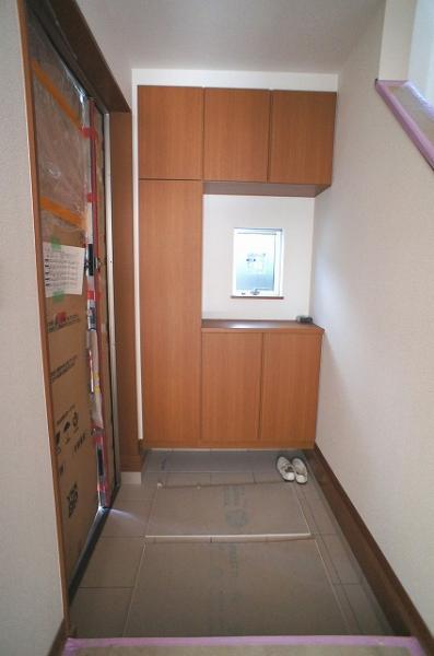 Entrance. Entrance storage