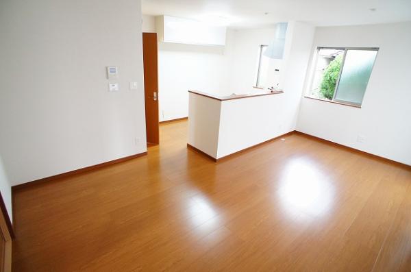 Living. 15 Pledge of living (with windows on the south-facing garden side)