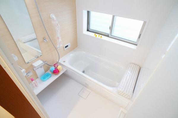 Bathroom. 1 pyeong type of bathroom (there is a window in the bathroom)