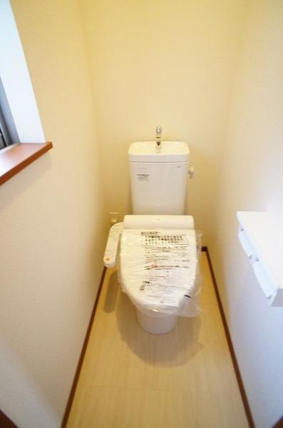 Toilet. 1F ・ Toilet to 2F