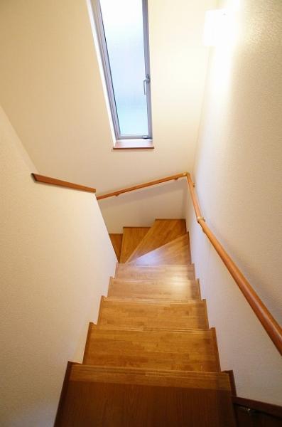 Other introspection. Spacious wraparound staircase