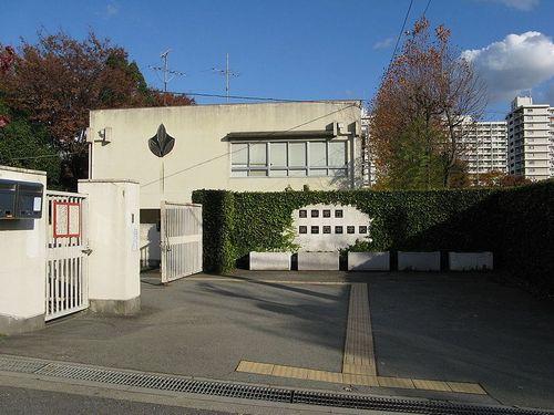Junior high school. Toyonaka 686m to stand fourteenth junior high school