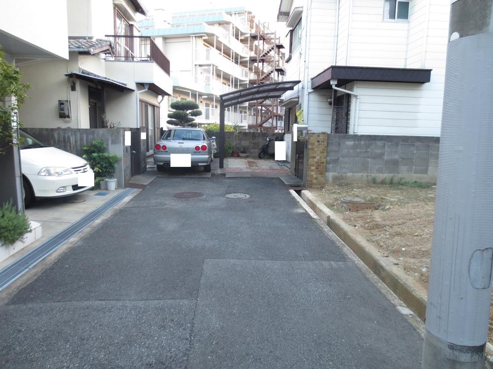 Local photos, including front road. Photo in front of the local 1