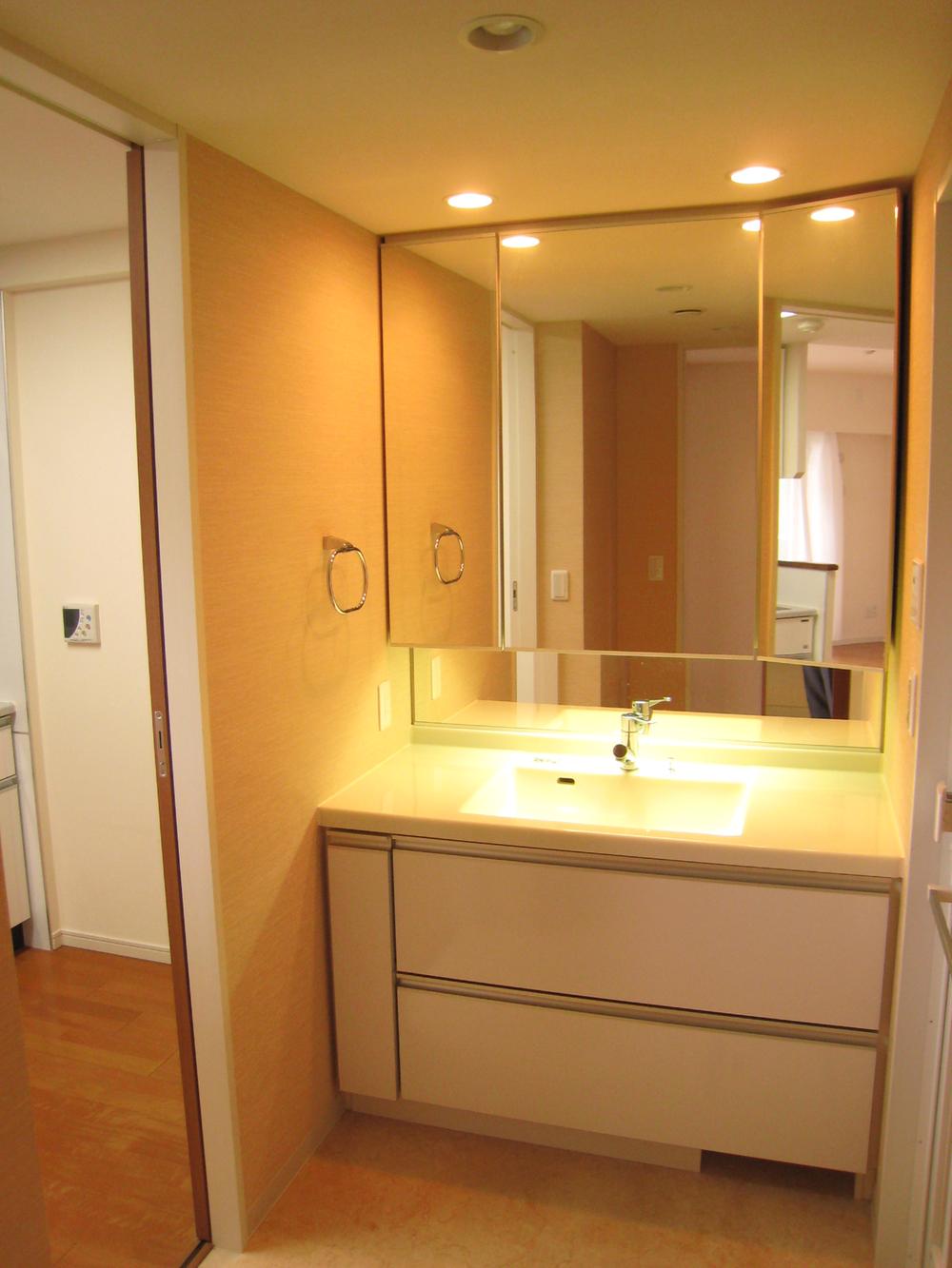 Wash basin, toilet. Indoor (10 May 2013) Shooting