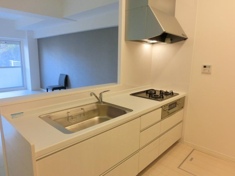 Kitchen. Kitchen face-to-face. While looking at the state of the family, Nante How are you cooking?
