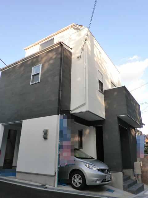 Local appearance photo. Local (10 May 2013) Shooting