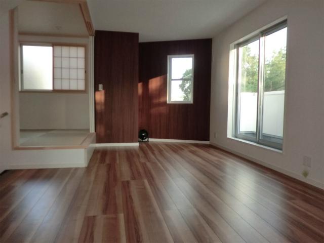 Living. Local (10 May 2013) Shooting