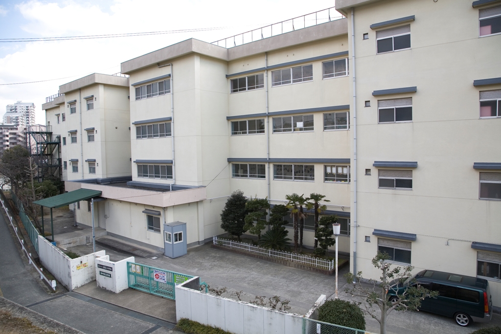 Primary school. 784m to Toyonaka Tatsuizumi hill elementary school (elementary school)