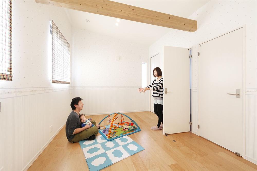 Building plan example (introspection photo).  [Our construction cases] Children's overall bright finish, In the future, it has been considered as the partition is in two rooms.