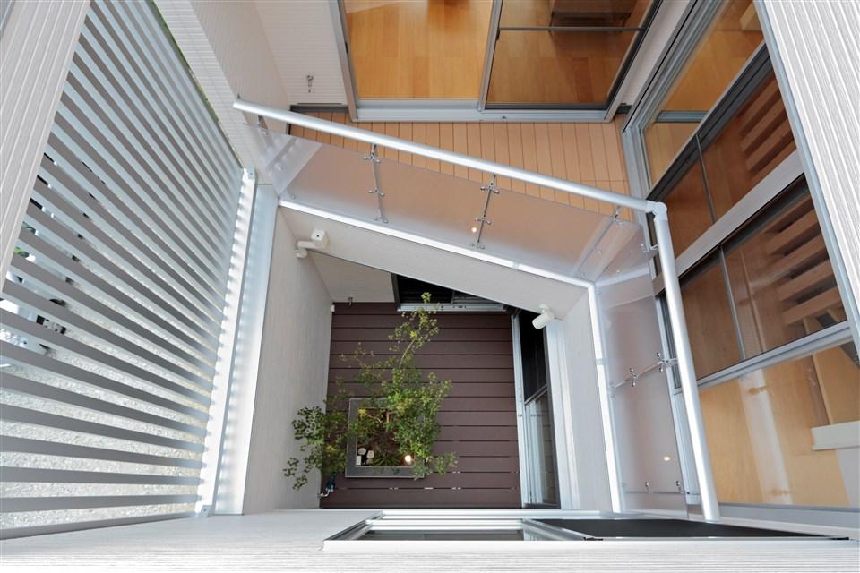 Building plan example (introspection photo).  [Our construction cases] The green in the center of the living. Courtyard that can be close to feel the nature in daily life. It will has brought light into each room.