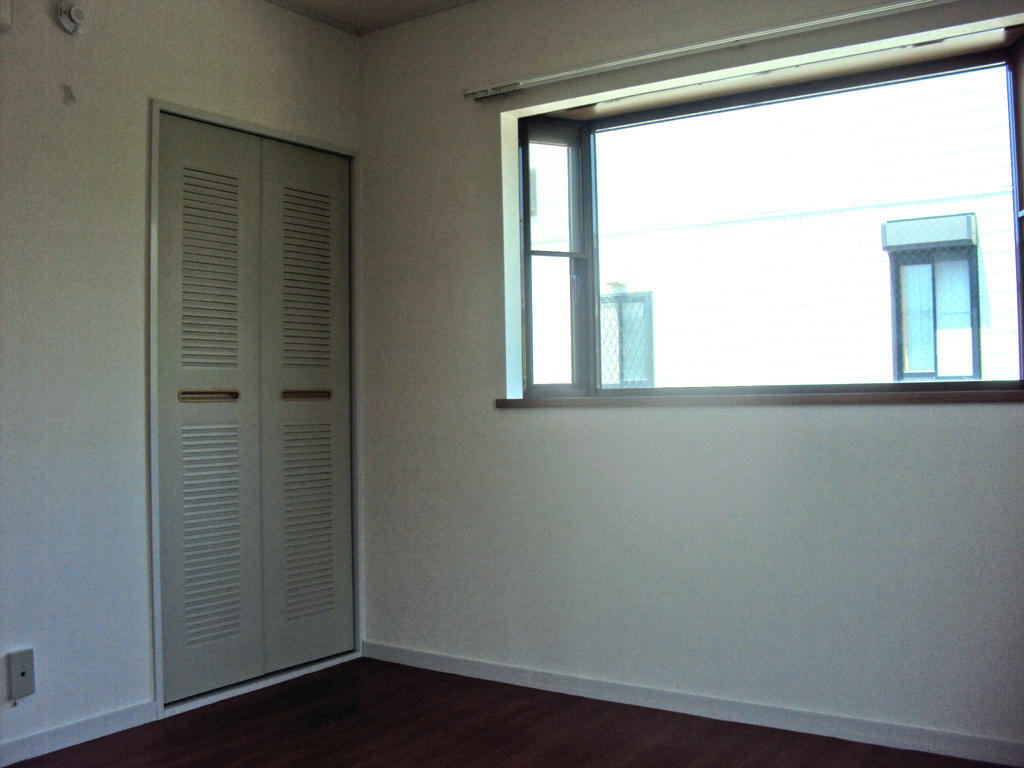 Living and room. Bright rooms there is a bay window