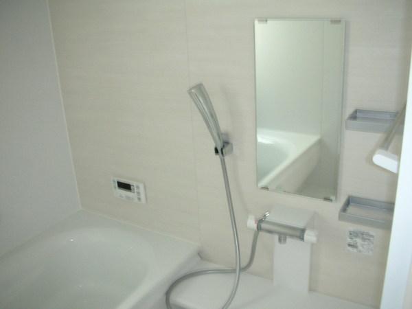 Bathroom. Spacious bathroom that can be bathing with children