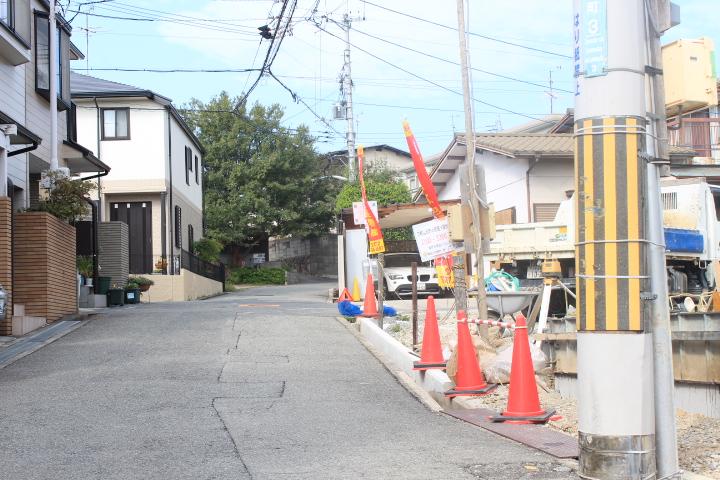 Local photos, including front road.  ■ Local (10 May 2013) Shooting