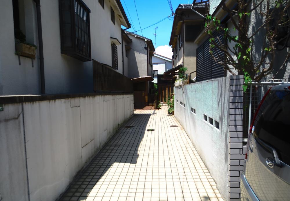 Local photos, including front road. Two-way road North ・ But we have the east facing the road, Day is good.