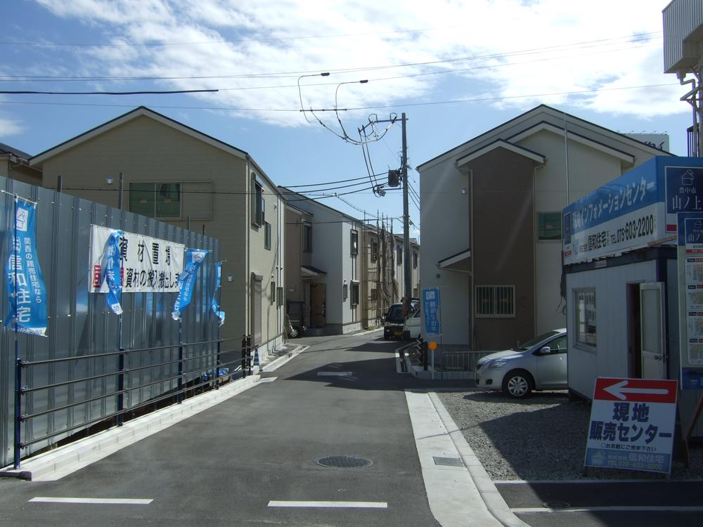 Local photos, including front road. We use was good floor plan easy to use pondering floor plans and color for each one house.