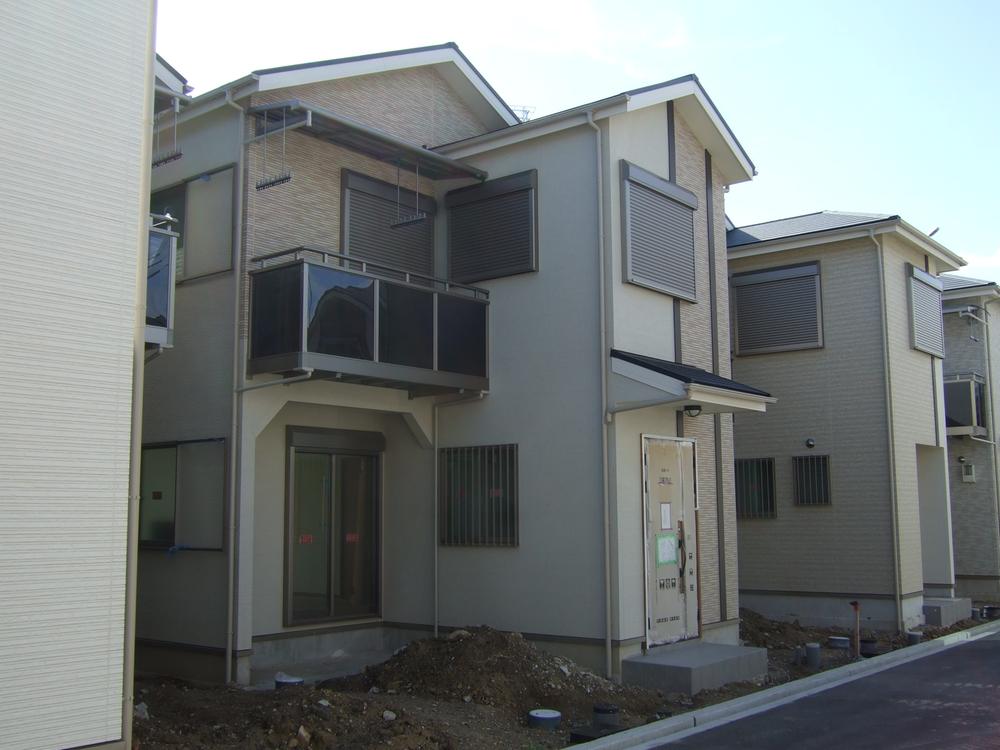 Local photos, including front road. Parking two possible properties also offer a large number.