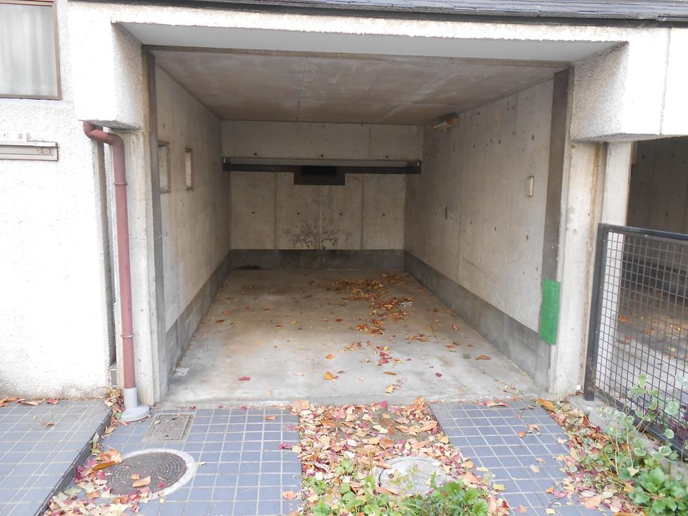 Parking lot. Local (12 May 2013) Shooting