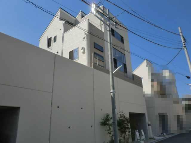 Local appearance photo. Local (10 May 2013) Shooting