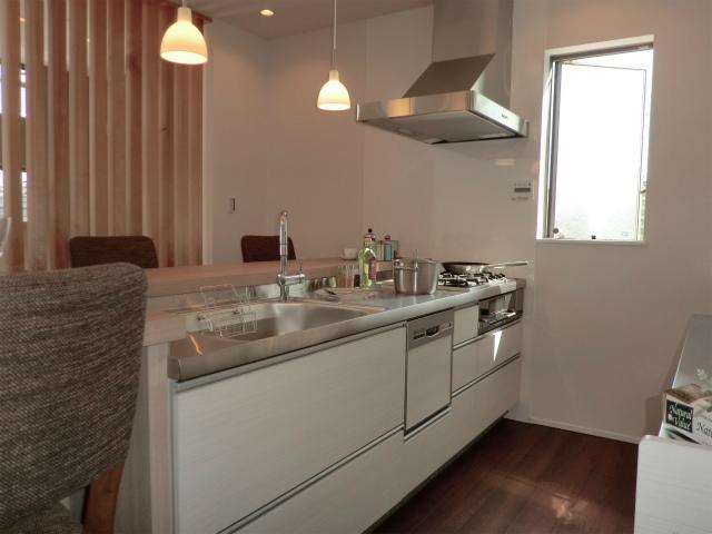 Kitchen. Local (10 May 2013) Shooting