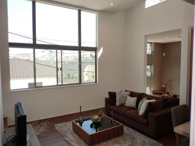 Living. Local (10 May 2013) Shooting