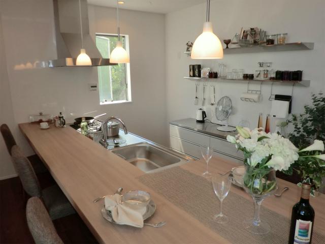 Kitchen. Local (10 May 2013) Shooting