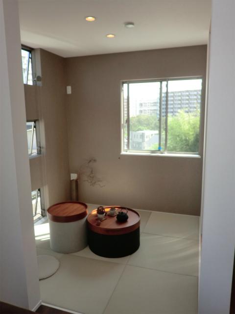 Non-living room. Local (10 May 2013) Shooting