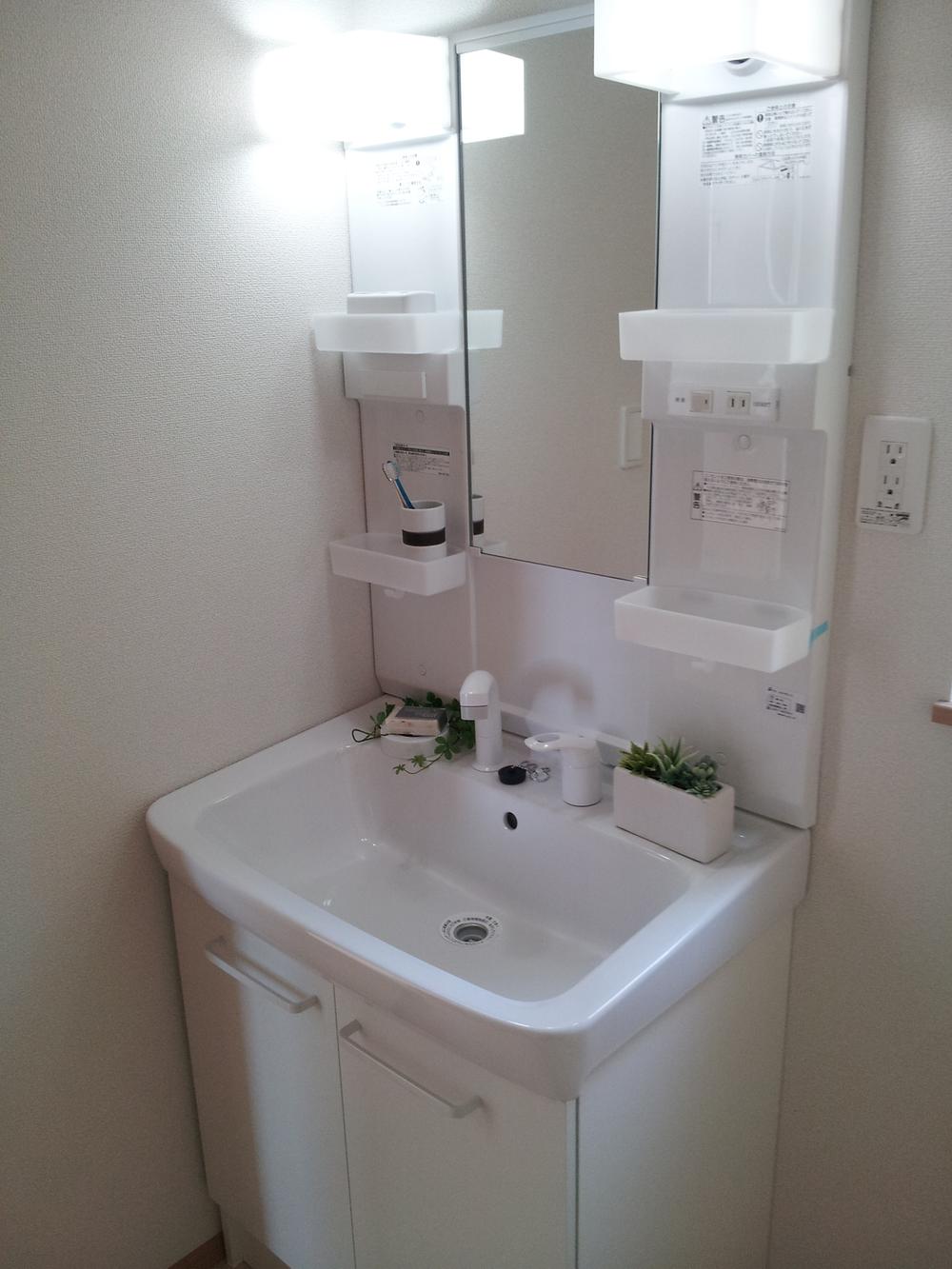 Wash basin, toilet. Indoor (April 2013) Shooting