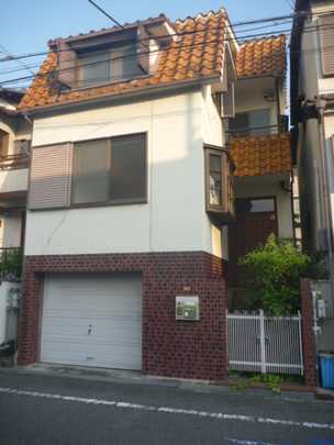 Local appearance photo. Appearance is a photograph taken from the road