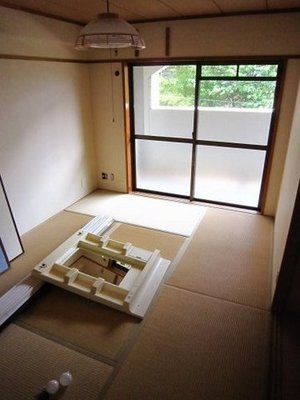 Living and room. It is under renovation. It is very Japanese-style room.