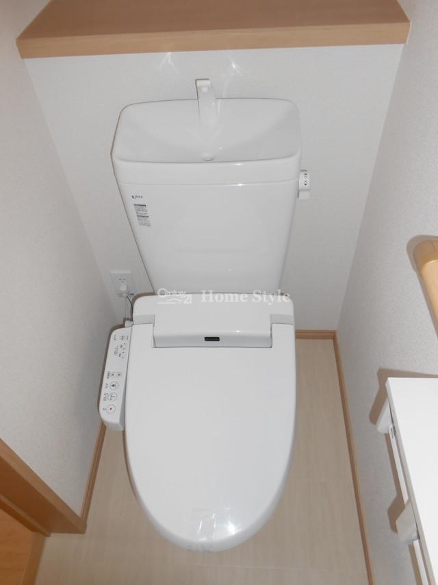 Toilet. Same specifications 2 places
