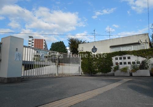 Junior high school. Toyonaka 1305m to stand fourteenth junior high school