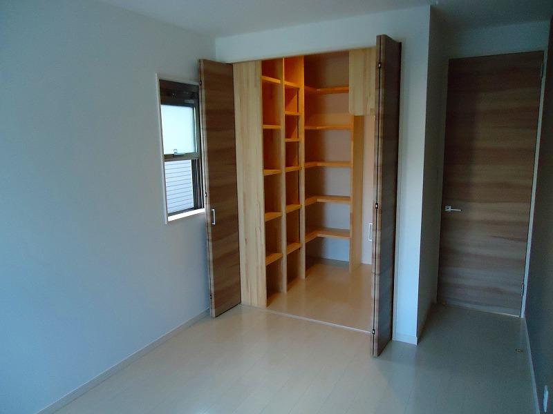 Other introspection. Indoor (September 2013) Shooting