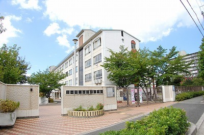 Primary school. 232m until Minami Nitta elementary school (elementary school)
