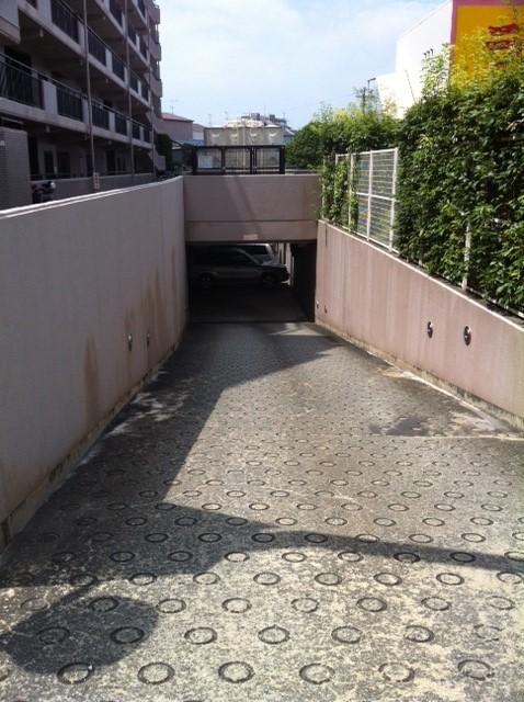 Parking lot. Parking right with