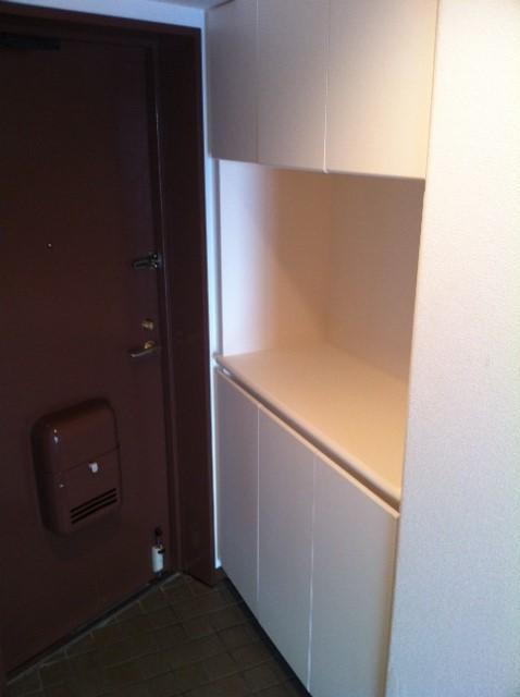 Entrance. Entrance storage