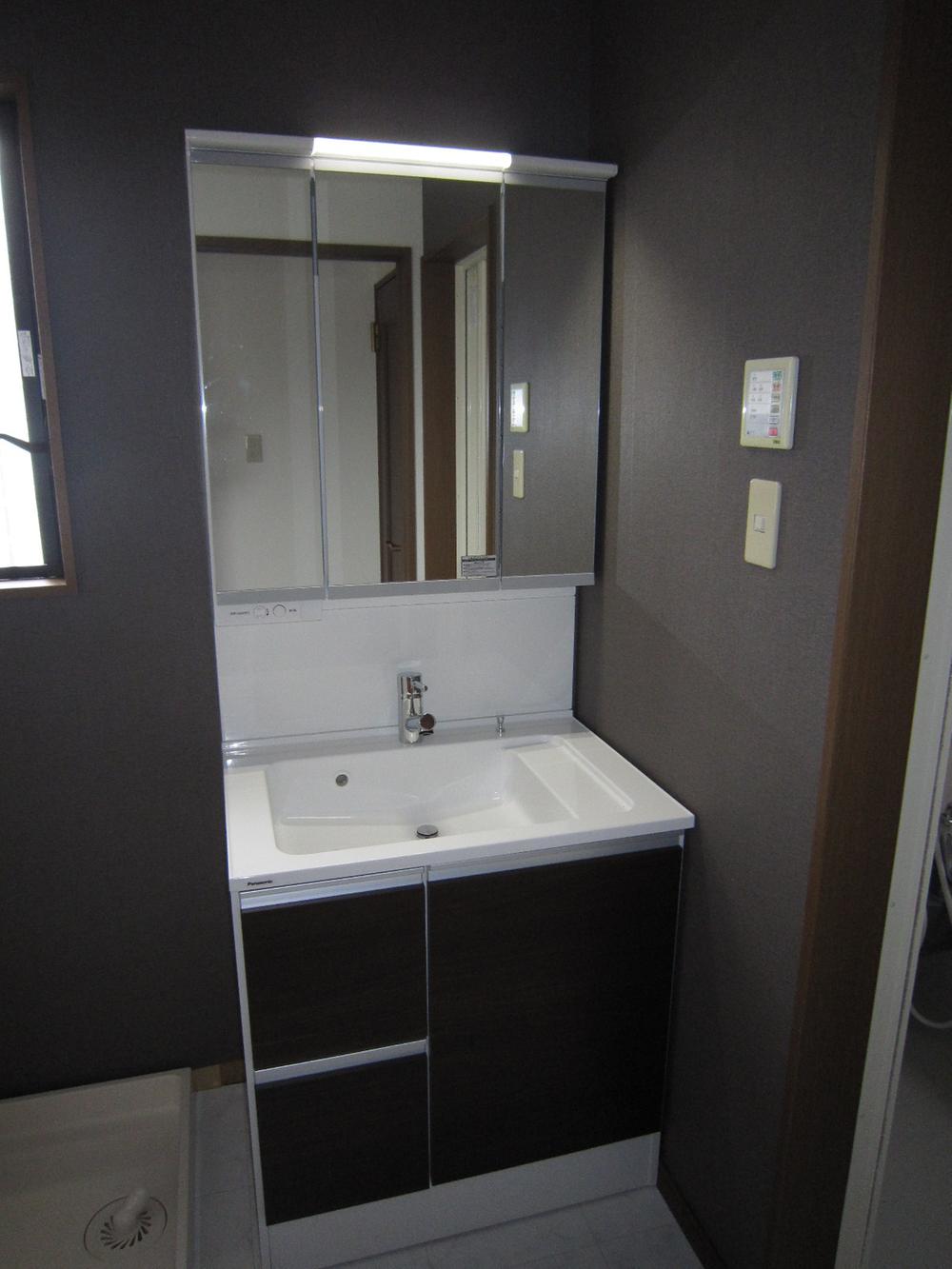 Wash basin, toilet. Vanity Panasonic