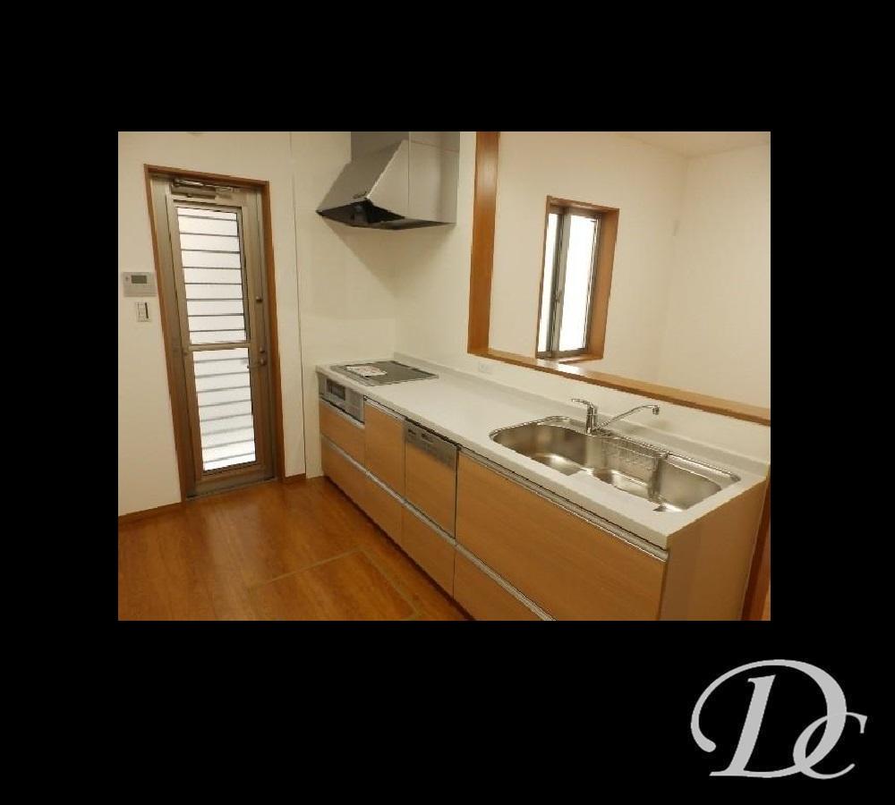 Kitchen. Face-to-face system Kitchen! Dishwasher