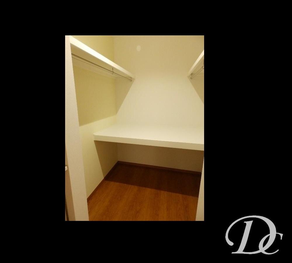 Receipt. 2 Pledge of walk-in closet!