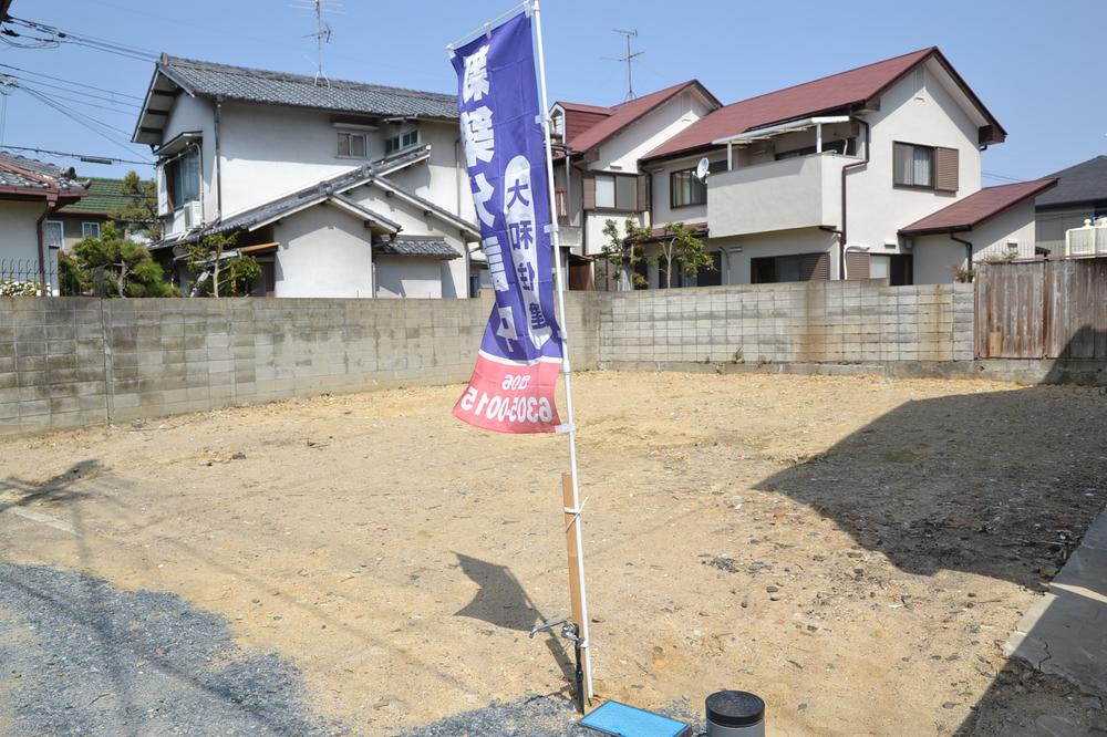 Local photos, including front road. Local (11 May 2013) Shooting