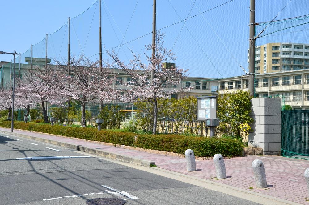 Junior high school. Toyonaka Tatsudai three junior high school