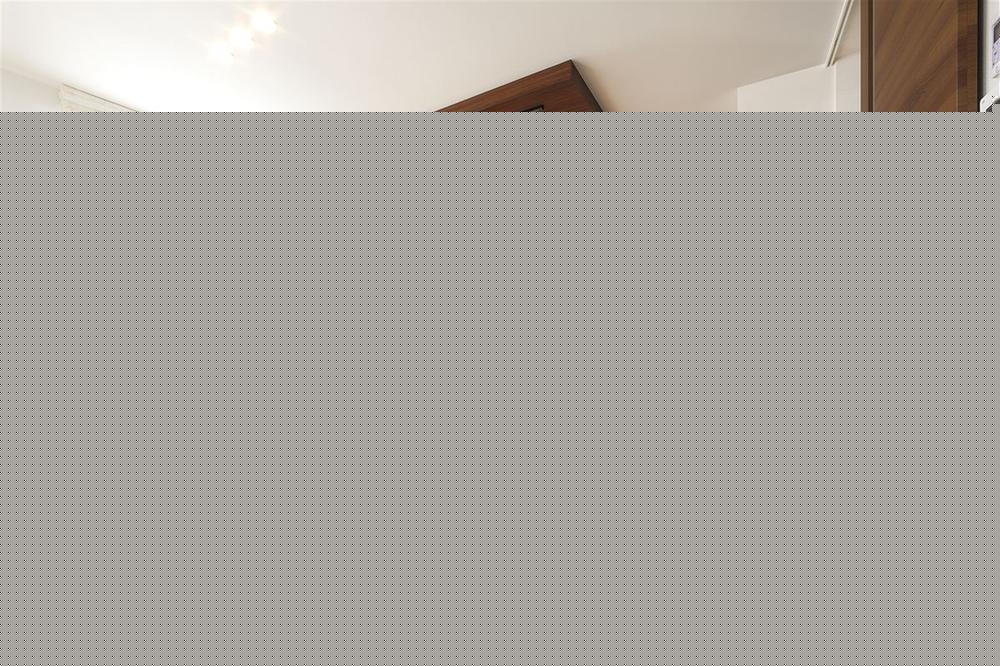 Building plan example (introspection photo).  [Our construction cases] Cherish the ties of family in a feeling of opening a cafe kitchen. By the ceiling down folding, Now in the kitchen with a three-dimensional appearance.