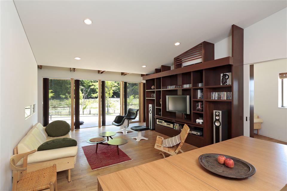 Building plan example (introspection photo).  [Our construction cases] Large windows was born and ties with the outside, It will be spread. In the space shine of select furniture by suppressing the overall tint.