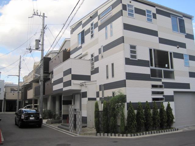 Local appearance photo. Local (10 May 2013) Shooting