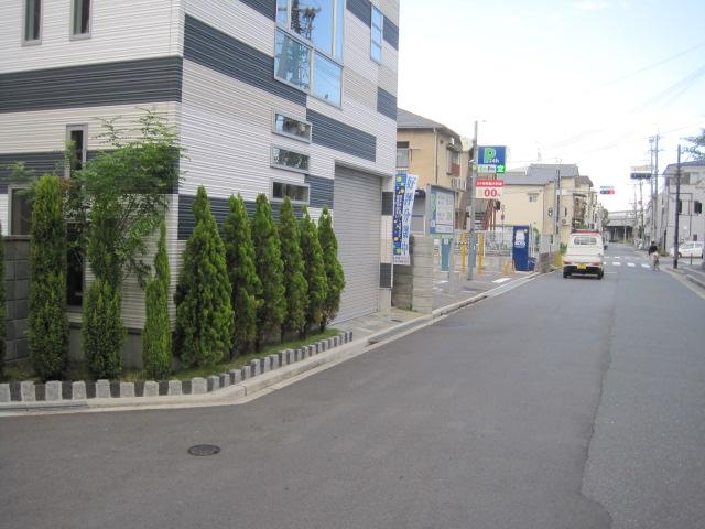 Local photos, including front road. Local (10 May 2013) Shooting