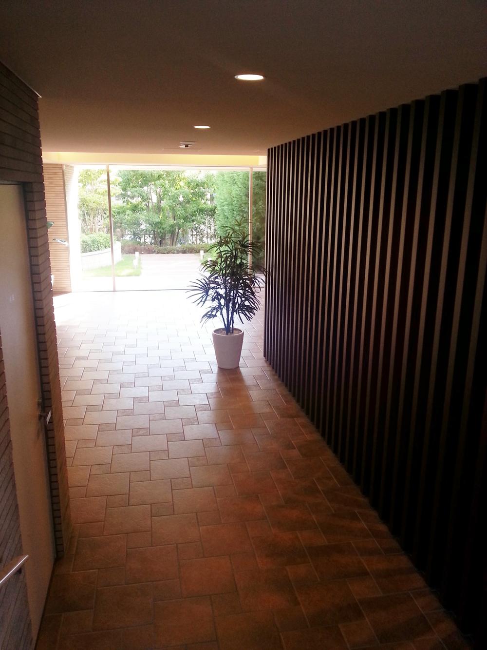 lobby. Local (11 May 2013) Shooting