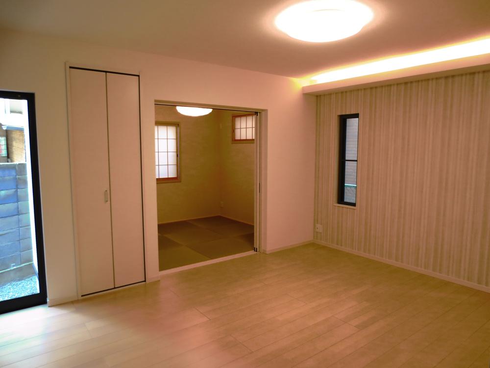 Living. Spacious living room