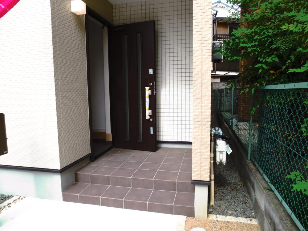 Entrance. Entrance It is a photograph from the outside.