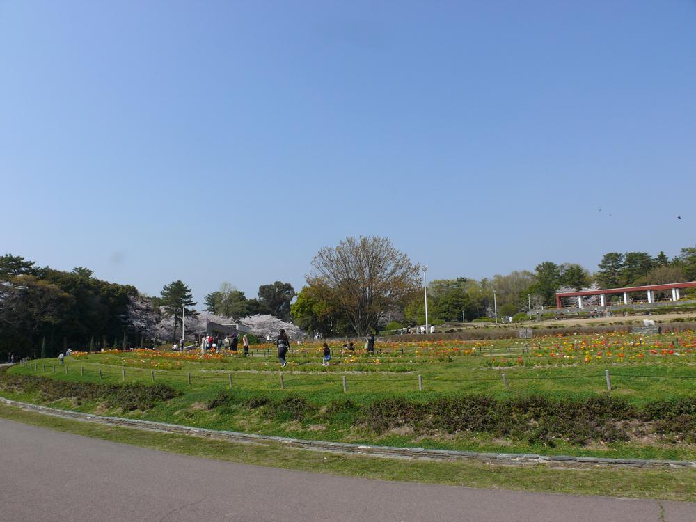 Other.  [Crane Park] The Crane in the park, Tennis courts and barbecue facilities, There is a wide range of facilities such as a football ground. "Children of Paradise" is playground equipment is a lot, Delight even children.