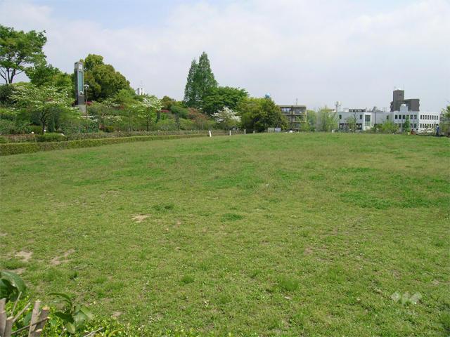 Other.  [Two Roh switching park lawn open space] Two Roh switching park from the local to the location of the 14-minute walk. Spacious lawn is perfect for a walk.